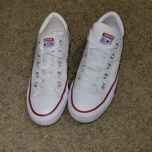 Low top white converse